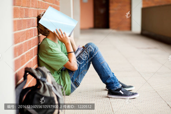 疲憊的高中生