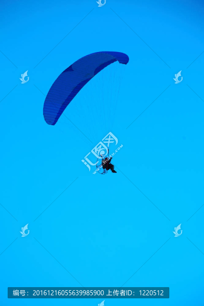 滑翔傘的天空上自由的感覺