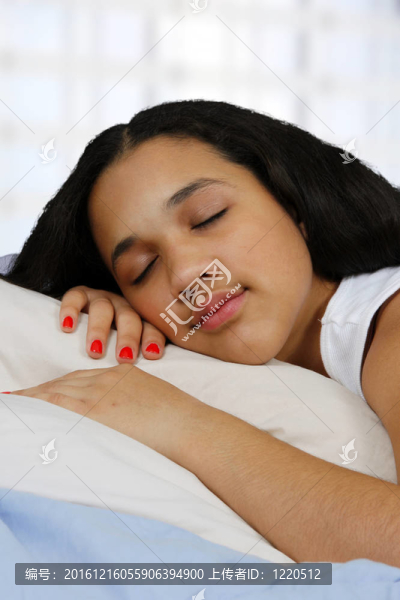 床上的少年