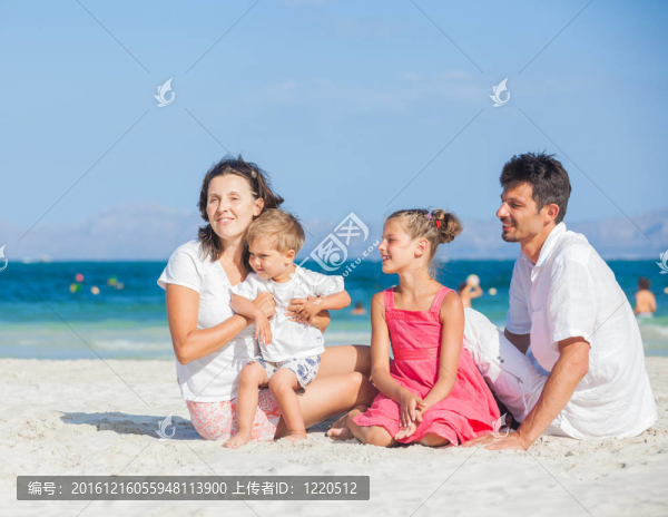 熱帶海灘四口之家