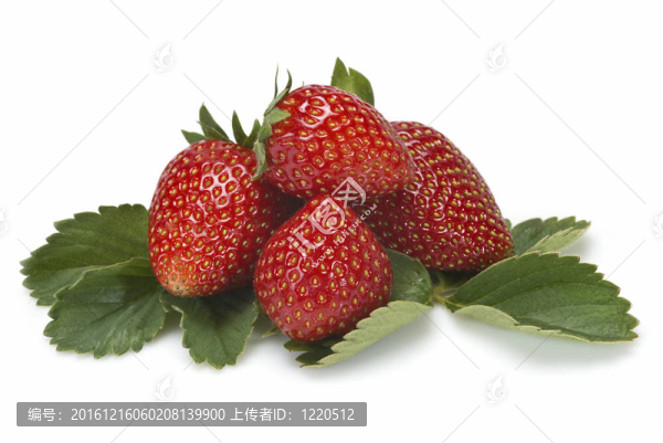 帶葉子的草莓。