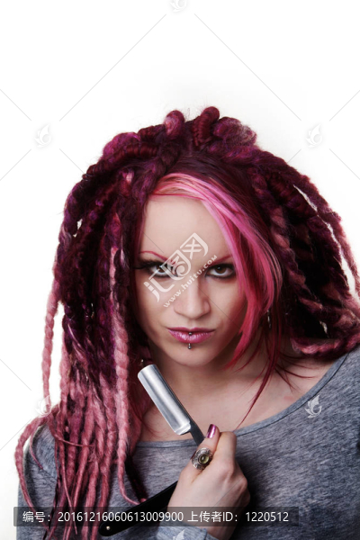 用長發(fā)綹頭發(fā)的女人肖像