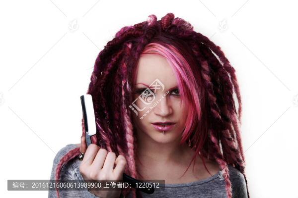 用長發(fā)綹頭發(fā)的女人肖像