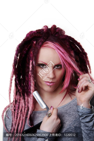 用長(zhǎng)發(fā)綹頭發(fā)的女人肖像
