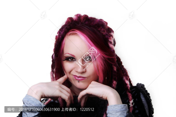 用長發(fā)綹頭發(fā)的女人肖像