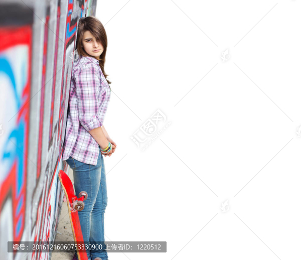 漂亮的滑板女孩滑板