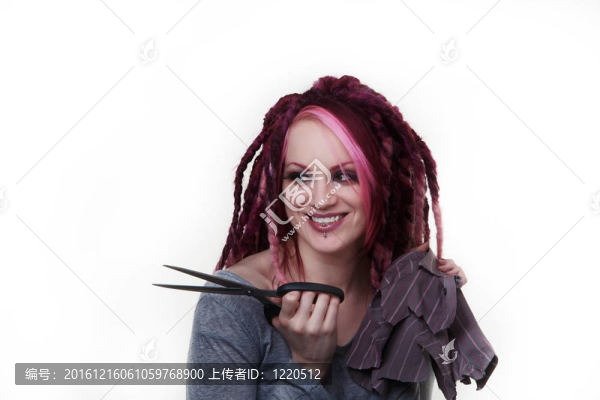用長發(fā)綹頭發(fā)的女人肖像