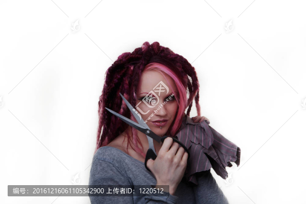 用長(zhǎng)發(fā)綹頭發(fā)的女人肖像