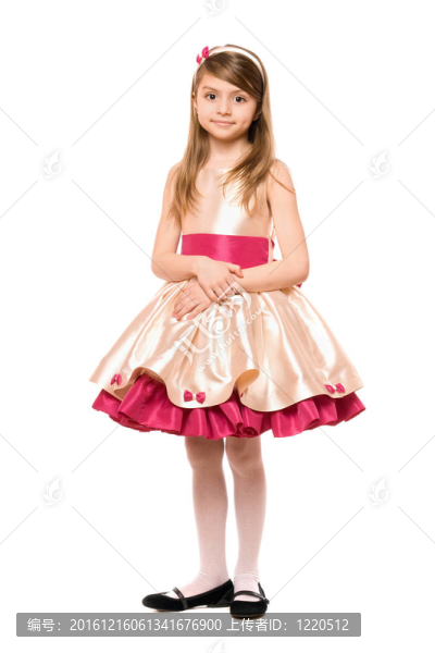 穿著裙子的漂亮小姑娘