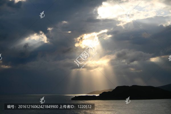 在Adriatic海域春季晚霞