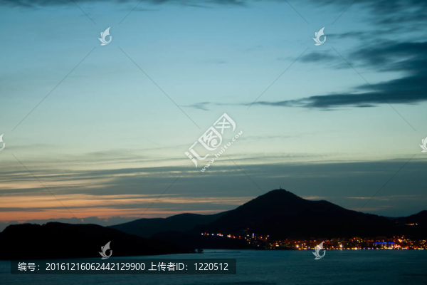 在Adriatic海域春季晚霞
