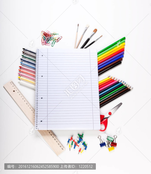 白色背景的學校工具