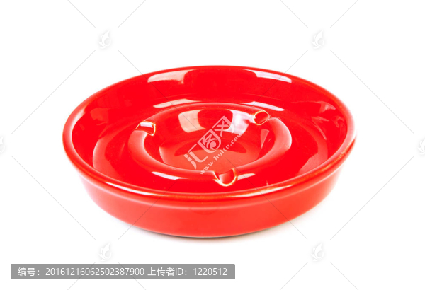 空的紅色的煙灰缸