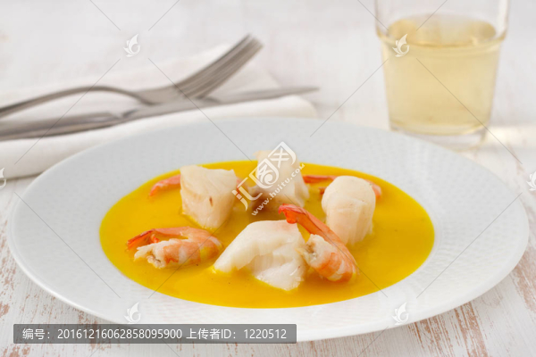 醬汁蝦魚盤