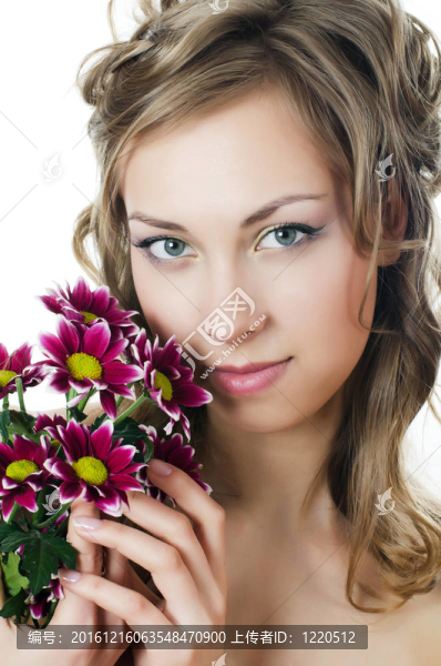 帶菊花的漂亮女孩