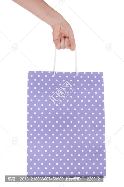 明亮的禮品袋在白色的手孤立