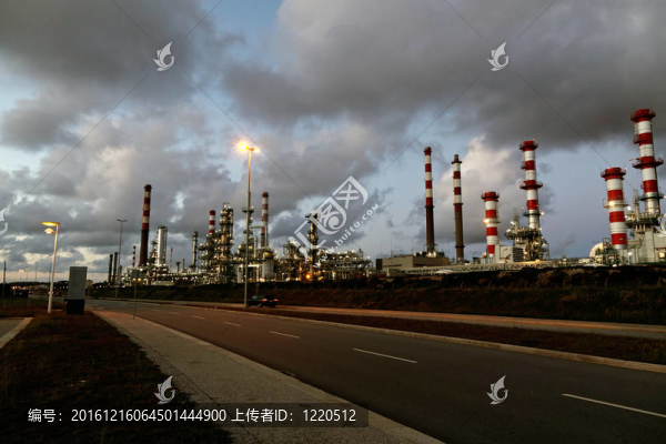 夜間煉油廠