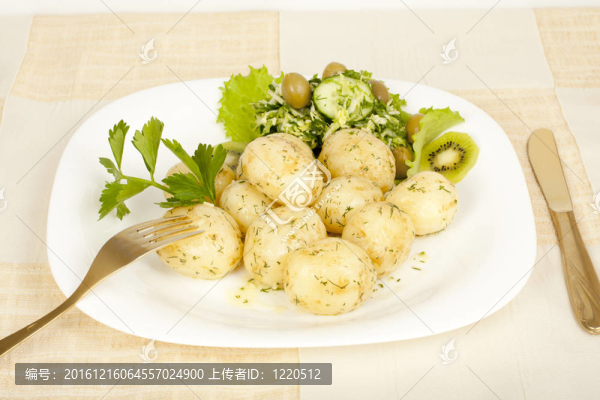 早熟土豆配沙拉