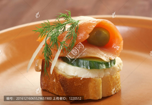 與腌熏三文魚點心
