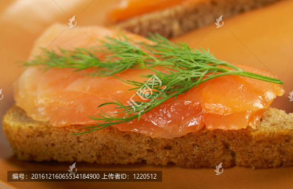 與腌熏三文魚點(diǎn)心