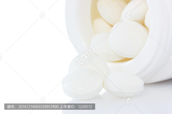 白色背景的藥片