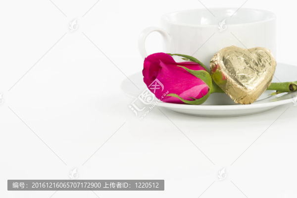 情人節(jié)巧克力心與玫瑰