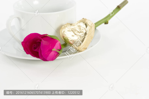 情人節(jié)巧克力心與玫瑰