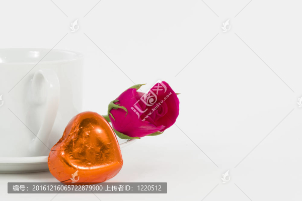 情人節(jié)巧克力心與玫瑰