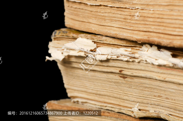 一堆關(guān)于黑色的舊書