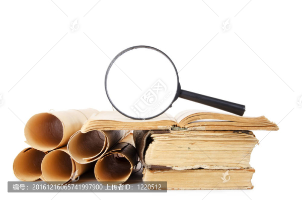 許多古老的卷軸和舊書