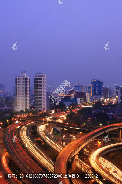 夜晚的城市多立交橋