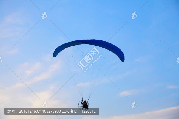 滑翔傘的天空上自由的感覺