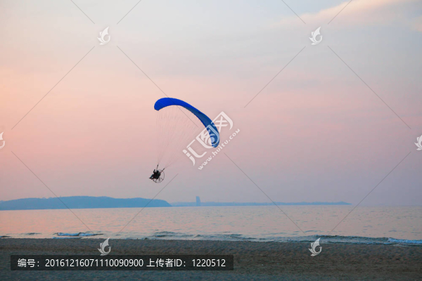 滑翔傘的天空上自由的感覺