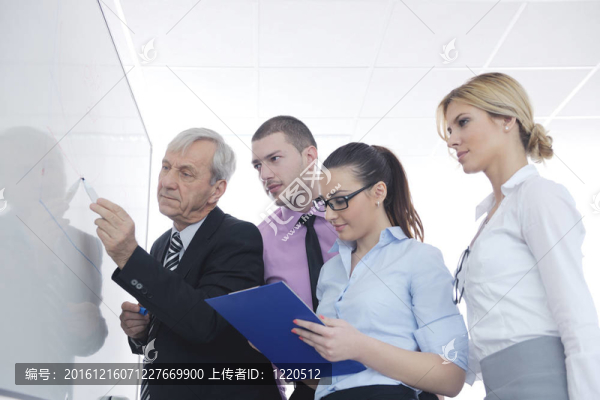 高級(jí)商務(wù)人員介紹