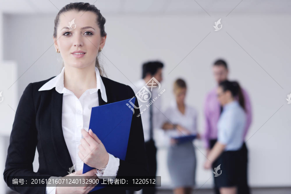 商界婦女與她的工作人員在后臺(tái)