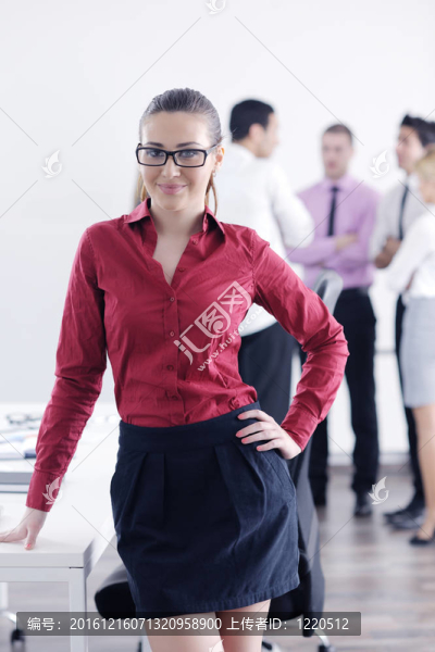 商界婦女與她的工作人員在后臺(tái)