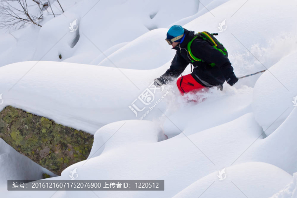搭便車(chē)在西伯利亞滑雪