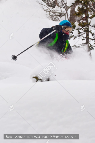 搭便車在西伯利亞滑雪