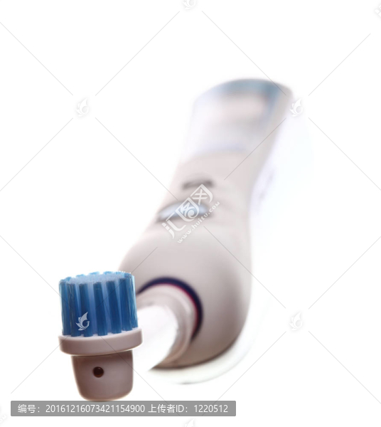 白色牙刷