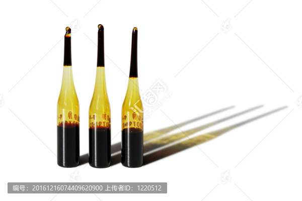 醫(yī)學(xué)在白色背景上的小瓶。