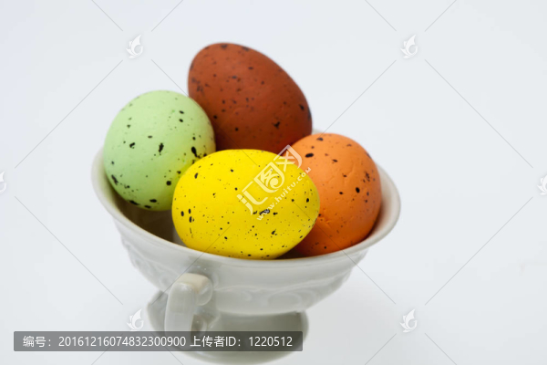 白色的復(fù)活節(jié)彩蛋