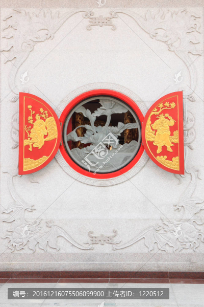 墻上的中國圓窗。