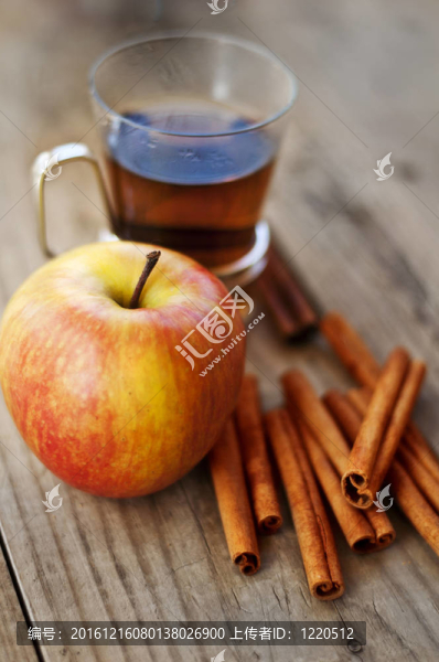 肉桂；蘋果和茶葉