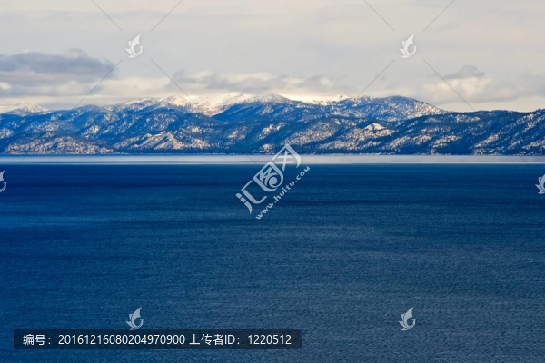 冬天的太浩湖