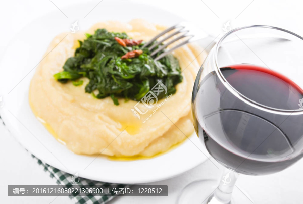 蠶豆醬菠菜。Pur？迪最喜歡的E,spinaci。
