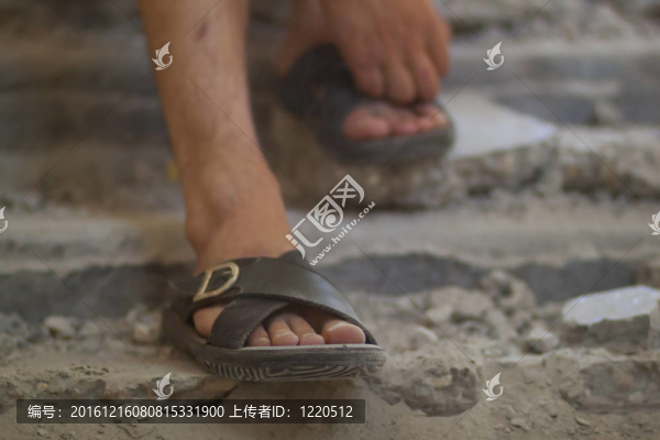 腳在鞋中