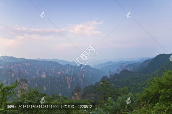 張家界山的日落；中國(guó)。