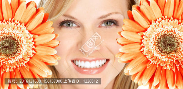 美麗女人微笑著花。