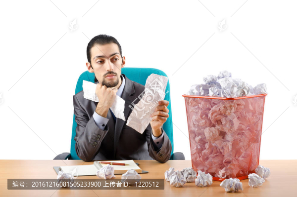滿是廢紙的人