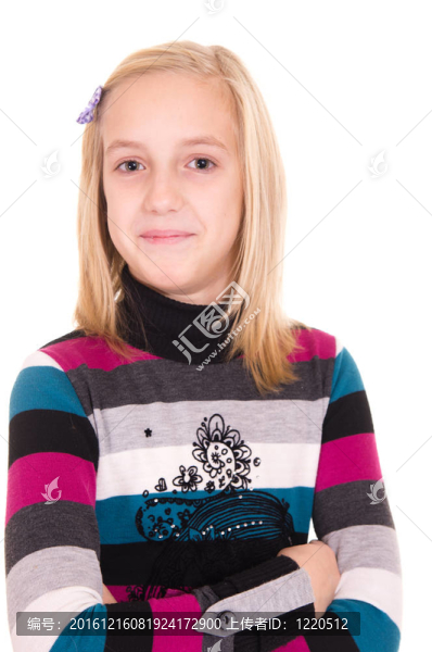 穿白色衣服的小女孩